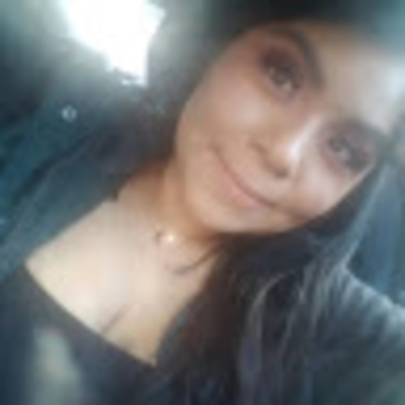 Meet your Posher, Stephanie - Picture 1 of 1